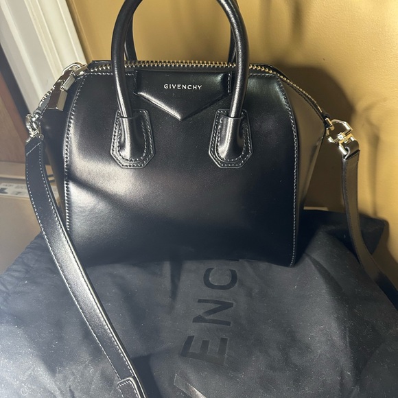 $1469  New Givenchy Mini Antigona Bag in Black Leather BB50TNB1R0 001 - Picture 8 of 16
